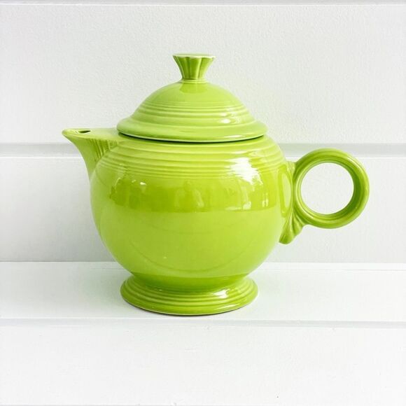 Fiesta Fiestaware 36 ounce Large Retired Chartreuse Covered Teapot New
